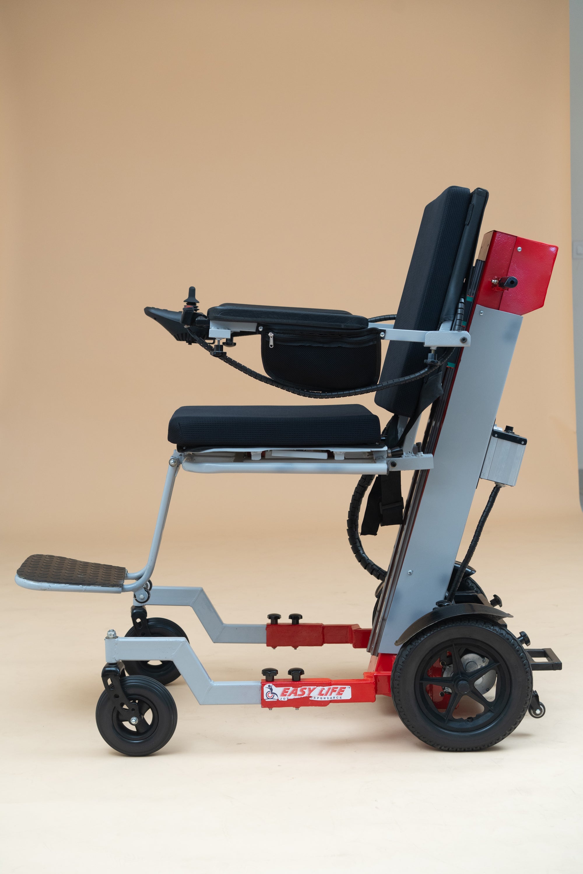 Self-Operated Ground Lifting Wheelchair
