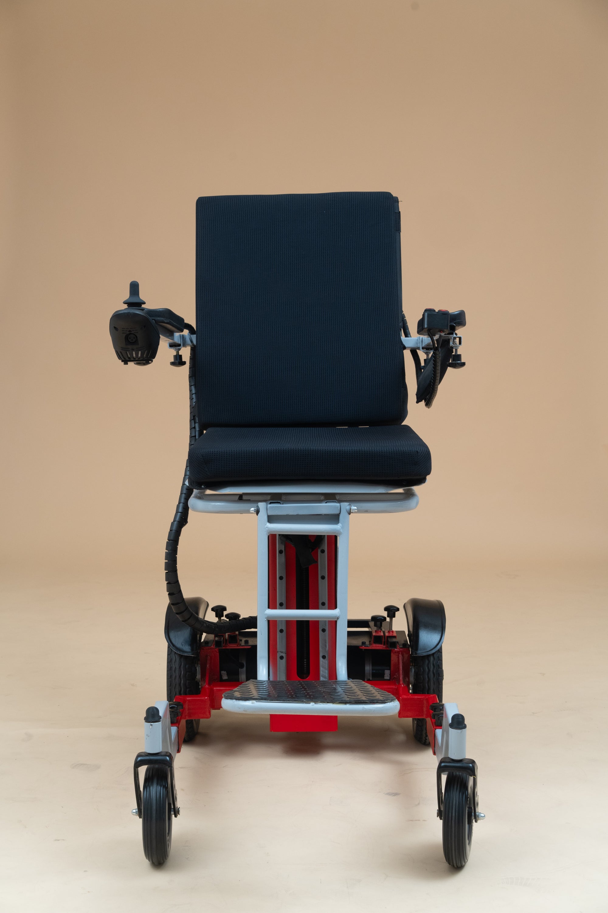 Self-Operated Ground Lifting Wheelchair